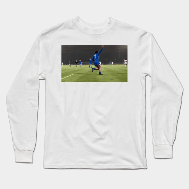 George Best European cup 1968 Long Sleeve T-Shirt by AndythephotoDr